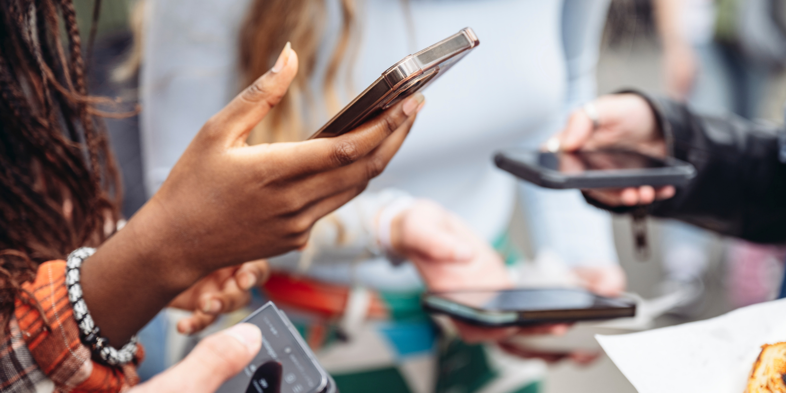 Monospace w praktyce: nicki, kod, minimalizm