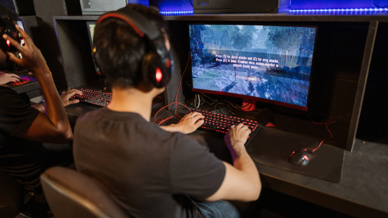 Czcionki dla streamerów: budowanie rozpoznawalnego wizerunku na Twitch i YT